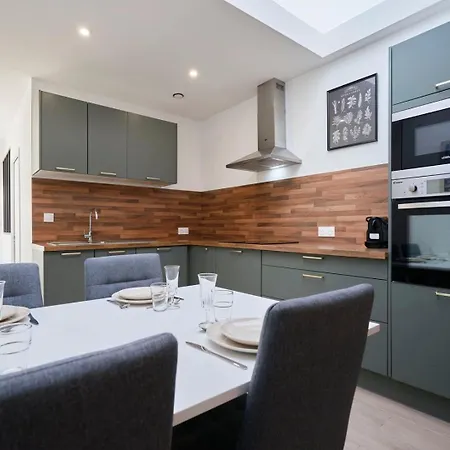 House In Near Euratech Private Terrace. بيت ضيافة