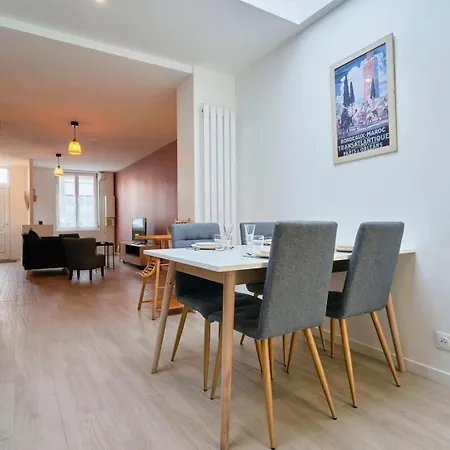 House In Near Euratech Private Terrace. بيت ضيافة 2*