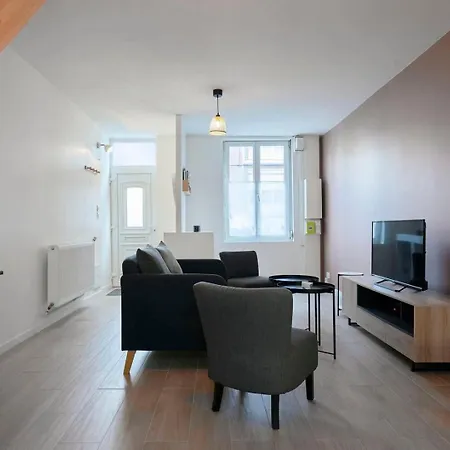 House In Near Euratech Private Terrace. بيت ضيافة