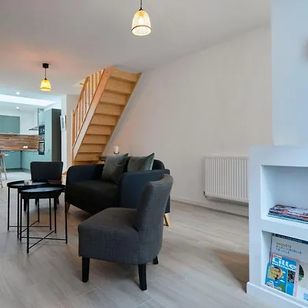 House In Near Euratech Private Terrace. بيت ضيافة ليل