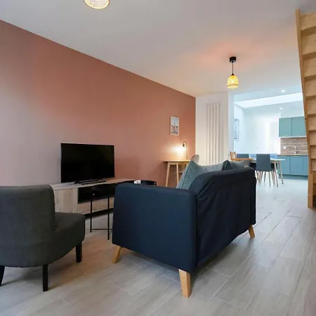 بيت ضيافة House In Near Euratech Private Terrace. ليل