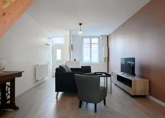 House In Near Euratech Private Terrace. بيت ضيافة